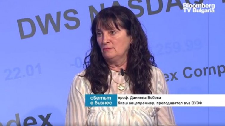 Даниела Бобева: Кабинетът трябва да обясни защо приемаме еврото