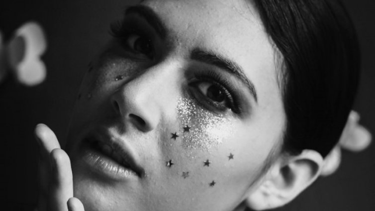 Тенденция: Стикери за лице