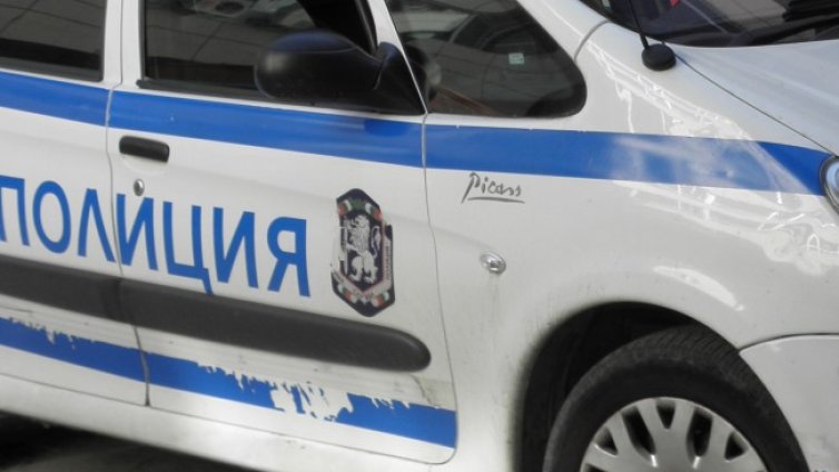 16-годишен нападна с нож полицейски шеф в село Балван