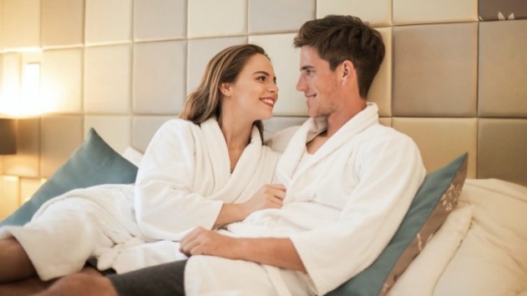 4 зодии, които си падат по експериментите в леглото