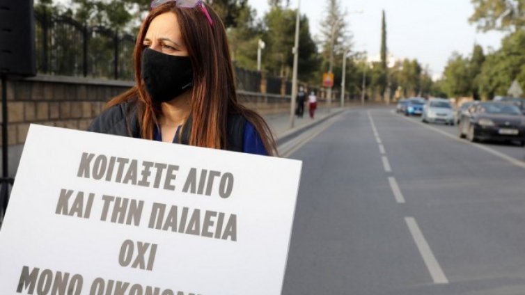 В Кипър излязоха на масов протест срещу COVID мерките 