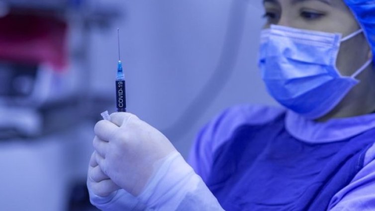 Ваксинацията може да спре коронавируса за две години?
