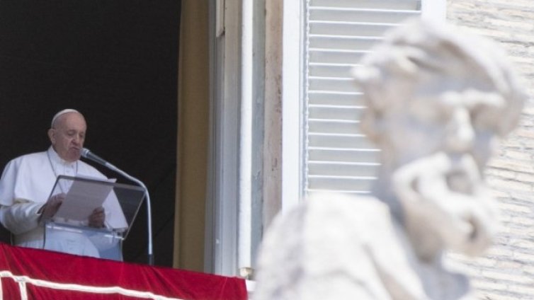 Само ваксинирани ще се допускат до публичните събития на папата 