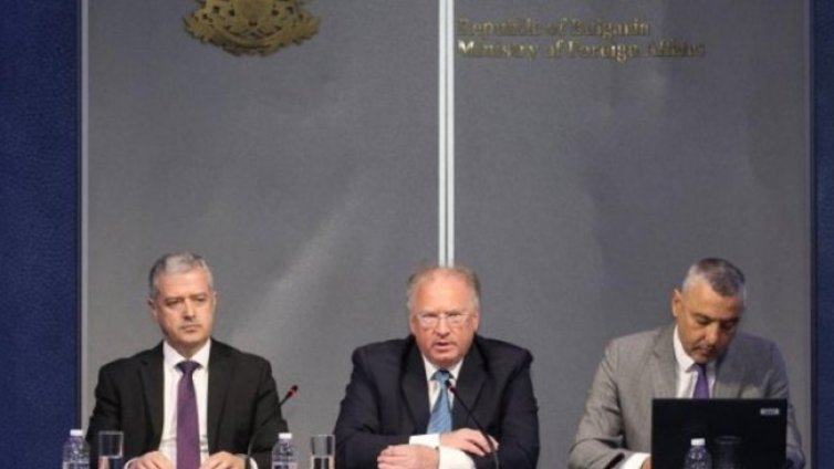 МВнР с предложение за промяна в Изборния кодекс за българите в чужбина