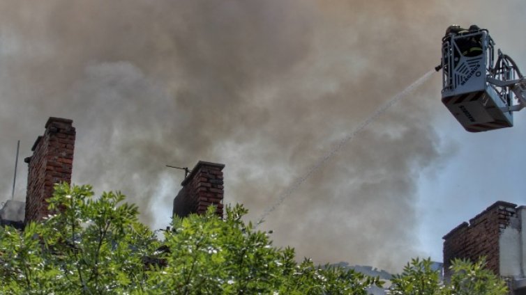 Овладян е пожарът в центъра на София