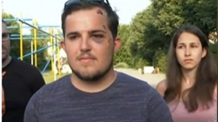 Хижар крещи и замеря студенти със столове