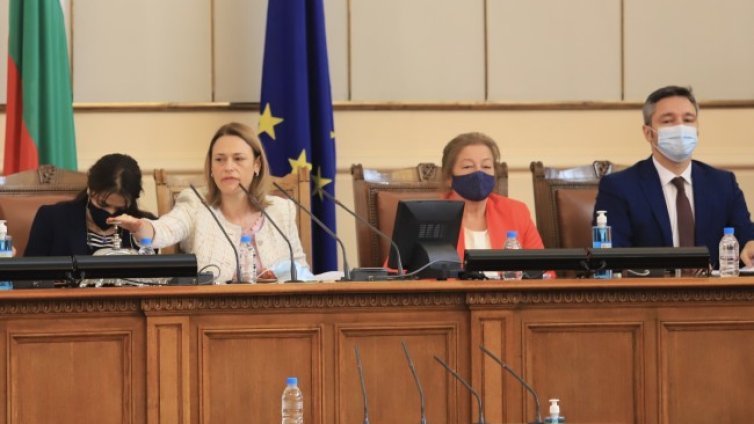 В НС обсъждат заседанията в зала да се редуват с комисиите