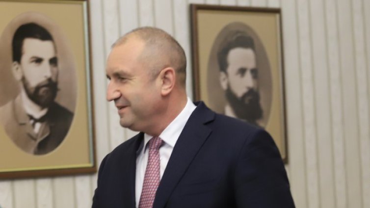 Радев връчва мандата на ИТН в петък в пет