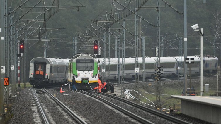 Туск: Двама украинци, работещи за Москва, са заподозрени в саботаж на жп линията