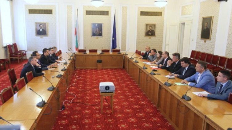 ИТН представя новите министри на три партии