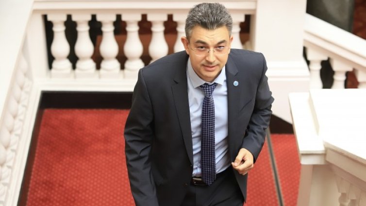 Пламен Николов подбирал министри до полунощ, имало шанс за кабинета