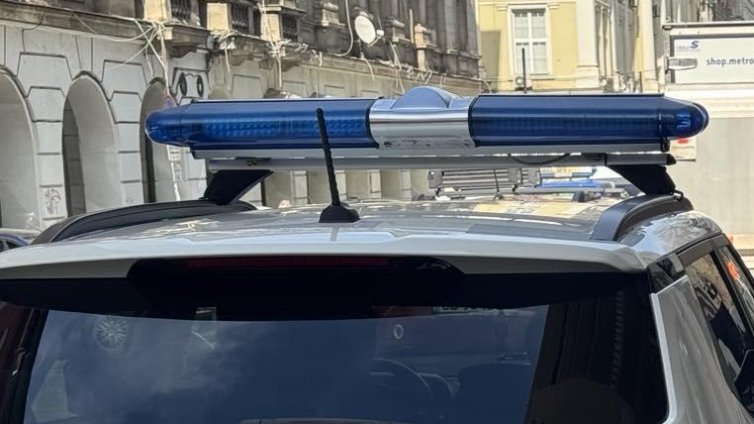 Мъж е задържан за домашно насилие над 23-годишната му партньорка