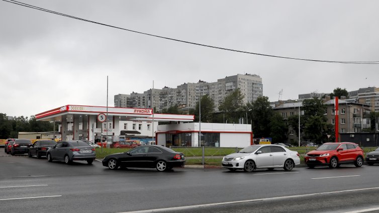 По-малко от една трета от руските бензиностанции разполагат с гориво