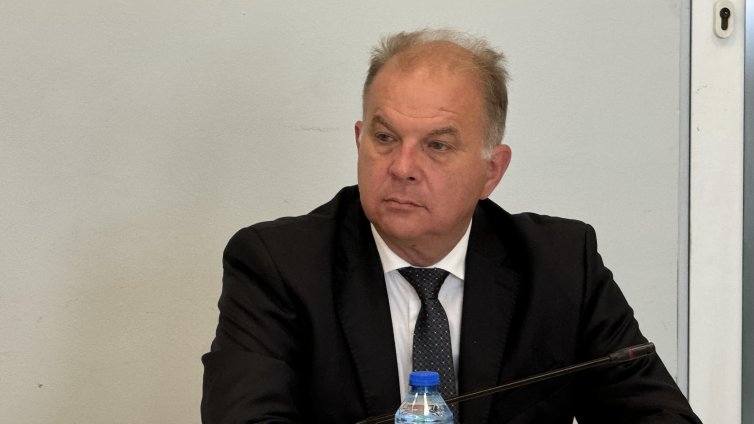 Радомир Чолаков: Скъпичко стана, не купувайте излишно