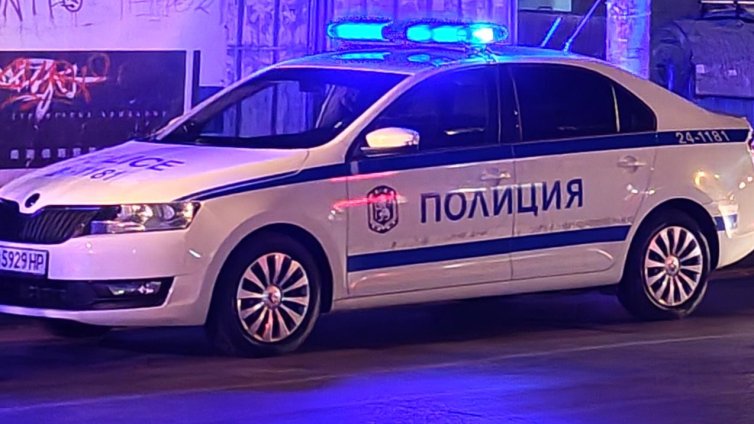 Товарен автомобил блъсна пешеходец на заден ход, почина на място