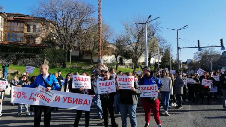 "9 минути тъмнина за 9% ДДС": Рестораньорите отново излизат на протест