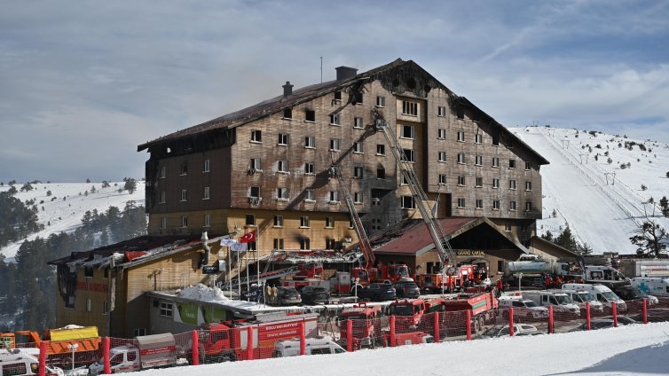 Единайсет доживотни присъди за пожара със 78 жертви в хотел в Турция