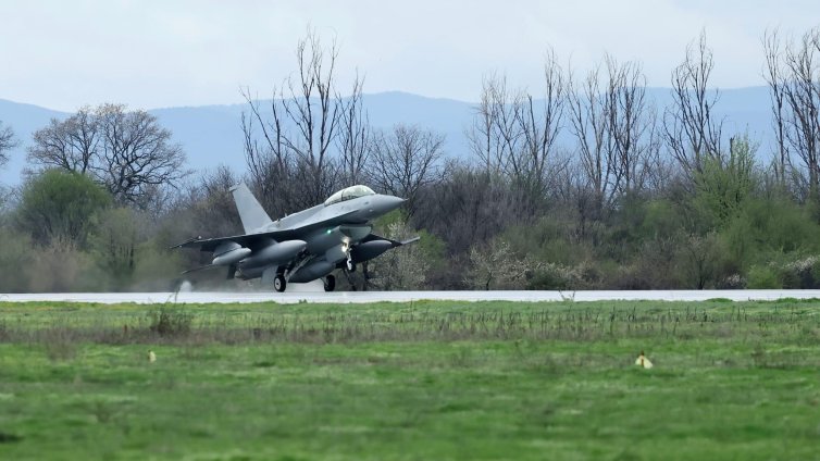 Представят първия български F-16 на официална церемония