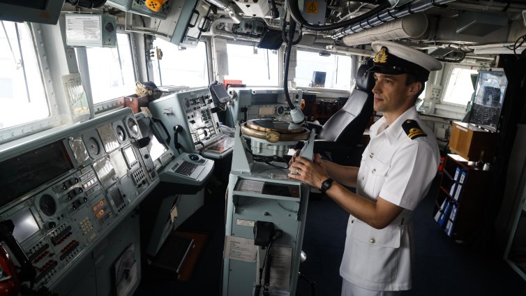 Нов ход на Великобритания, разположи ядрена подводница край Иран