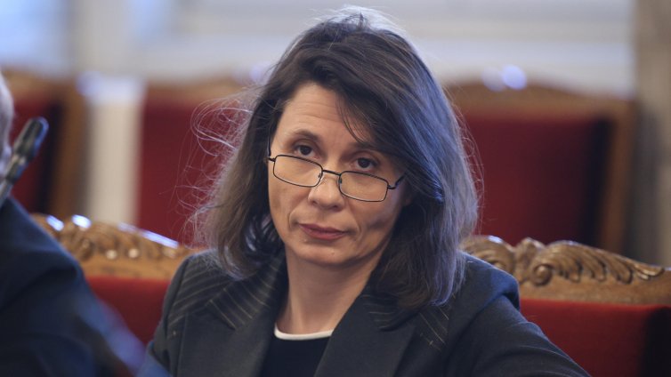 Белобрадова: Оставки не се дават, за да спасиш животи, а когато не се справяш с работата си