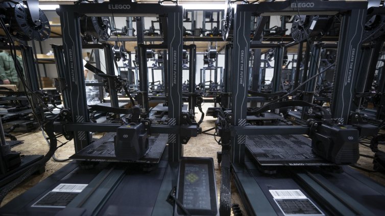 Зеленски зададе производствена норма за дронове прехващачи