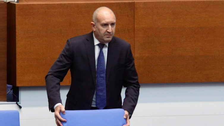 Радев към ПП: Битката с олигархията я водим, но битката с вашата глупост е трудна