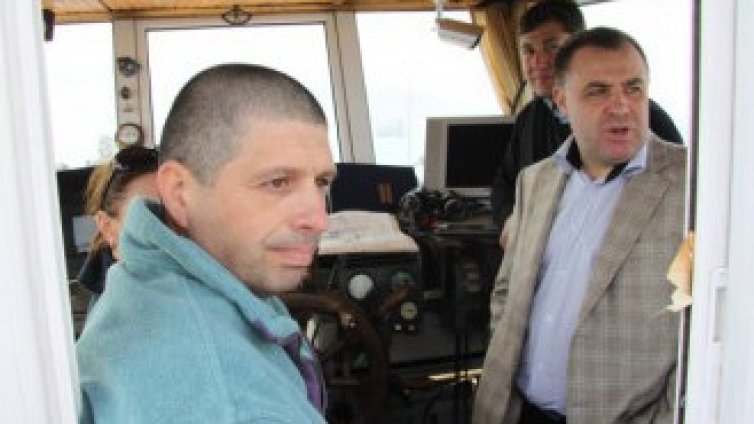 Моряци предполагат: Мина е взривила кораба на Христо Спасов?