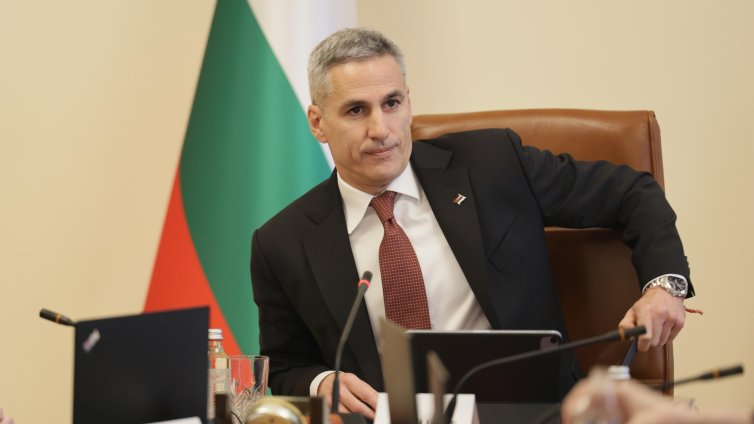 ВАС не прекрати делото на Гюров, остави запитването до СЕС