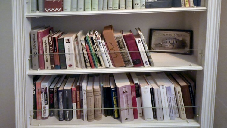 Русия постави етикети за опасността от наркотиците върху книги на Пушкин, Гогол и Булгаков