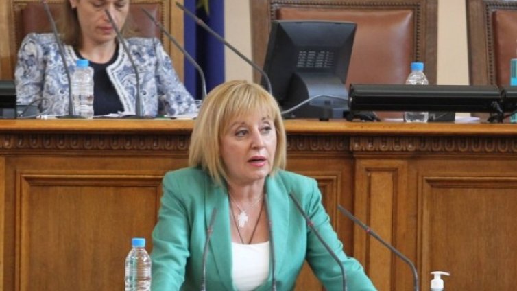 Манолова скочи: Това не е шоу програма и телевизионна демонстрация