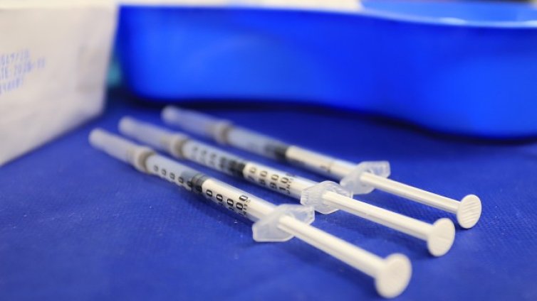 Антиваксъри, пандемия... Как ЕС се справя с дезинформацията? 