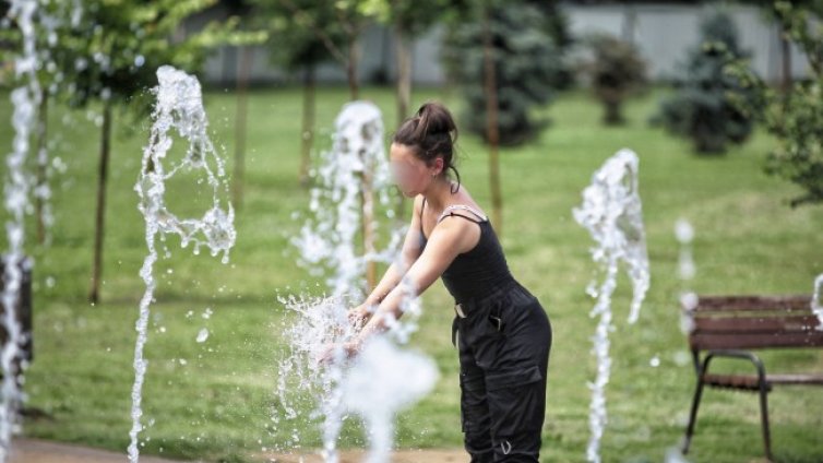 Градусите се качват още във вторник, живакът удря 36&deg;