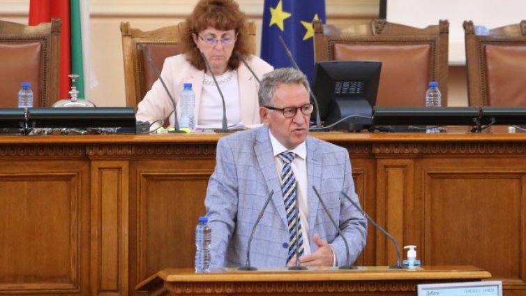 Актуализацията на бюджета на НЗОК мина, макар и с условия