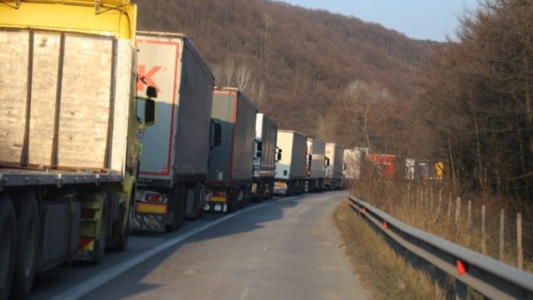 Катастрофа блокира движението на магистрала &bdquo;Хемус&ldquo;