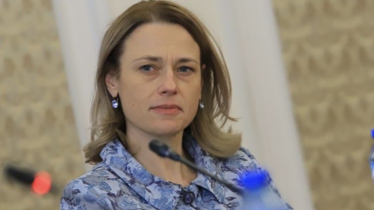 Митева откри нарушения на правилника, свика председателски съвет