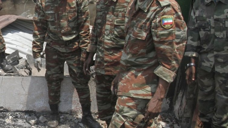 Стрелба в столицата на Гвинея, войници по улиците