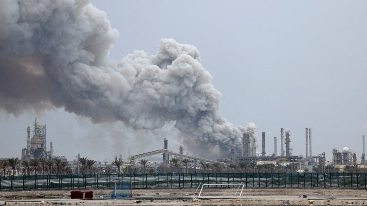 Иран атакува цели в съседните страни