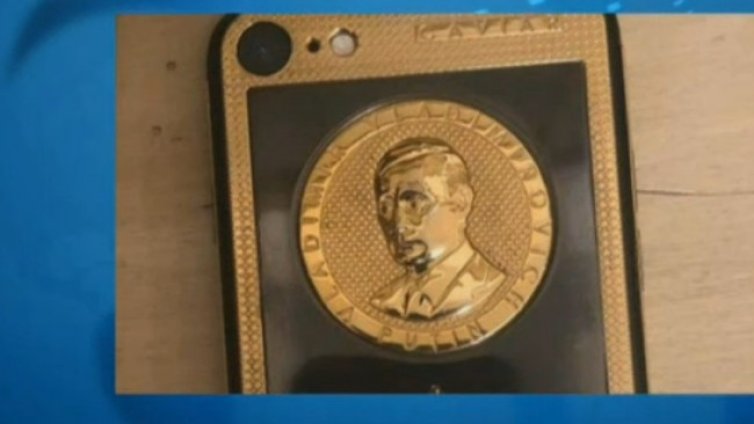 Позлатен телефон с лика на Путин е открит в арестувания Евелин Банев-Брендо