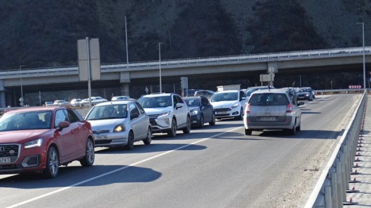 АПИ предупреждава пътуващите за възможни тапи