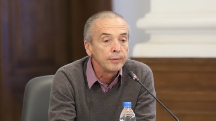 Мангъров: Ваксиниран срещу COVID-19 e починал в "Токуда"