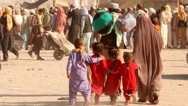 Жените в Афганистан няма да работят, момичетата - без средно образование