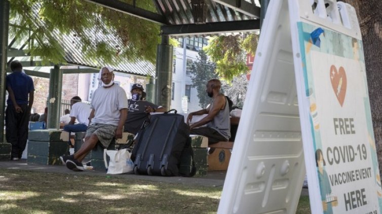 САЩ, Италия и Япония даряват милиони ваксини на други държави