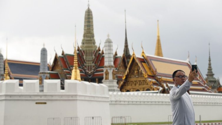 Тайланд съкращава изолацията за ваксинирани туристи