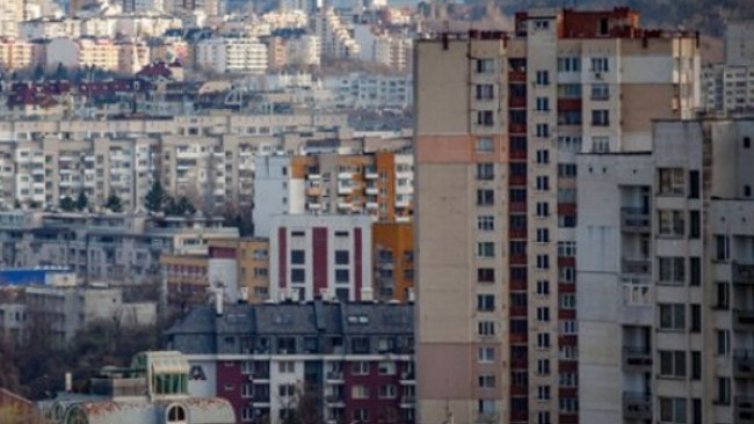 За най-евтиното жилище в София броим 150 минимални заплати