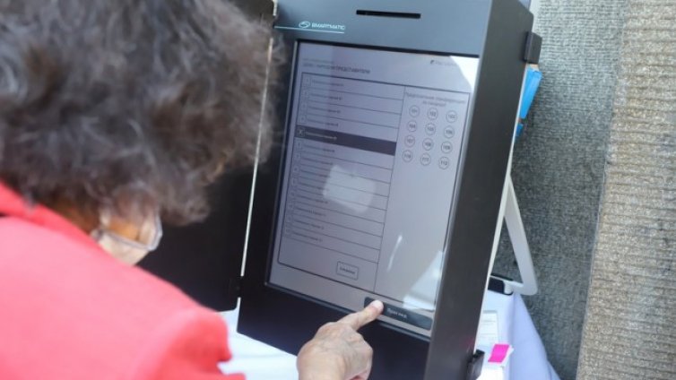 Спряха обществената поръчка за още машини за изборите