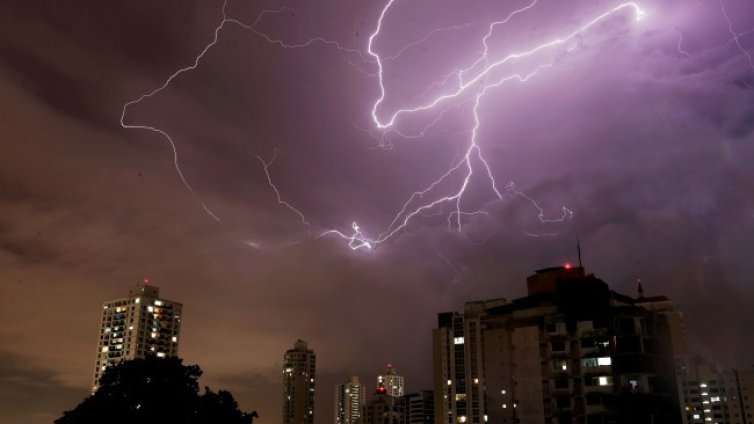 Като на кино: Днешните деца може да живеят сред екстремни катаклизми