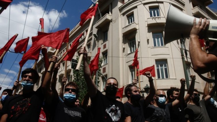 На лекции в Гърция с маски, сертификати и тестове