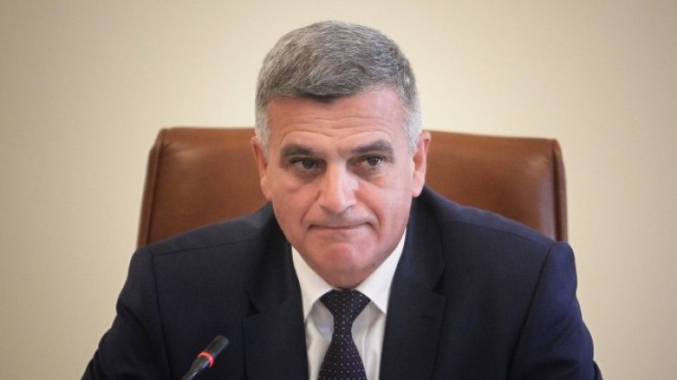 Янев освободи трима заместник-министри 