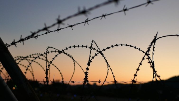 В Румъния заловиха 35 мигранти в камиони, шофирани от българи