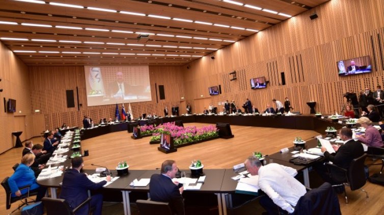 В ЕС не преодоляха разногласията за обща стратегия в отбраната